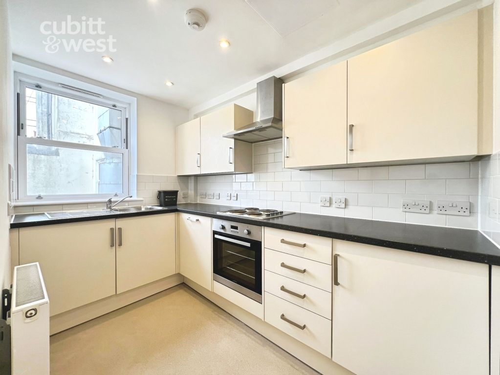 Property photo 2 of 10 Kitchen