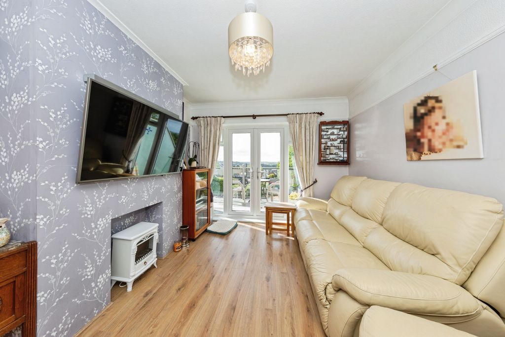 Property photo 3 of 16 Sitting Room