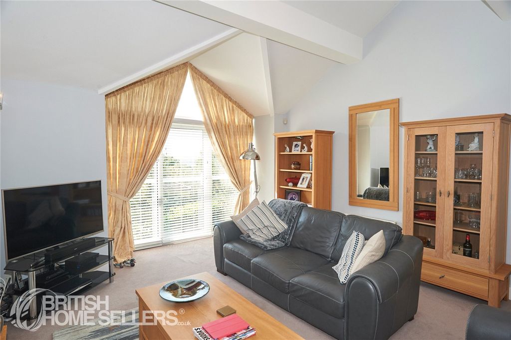 Property photo 2 of 18 Picture No. 11