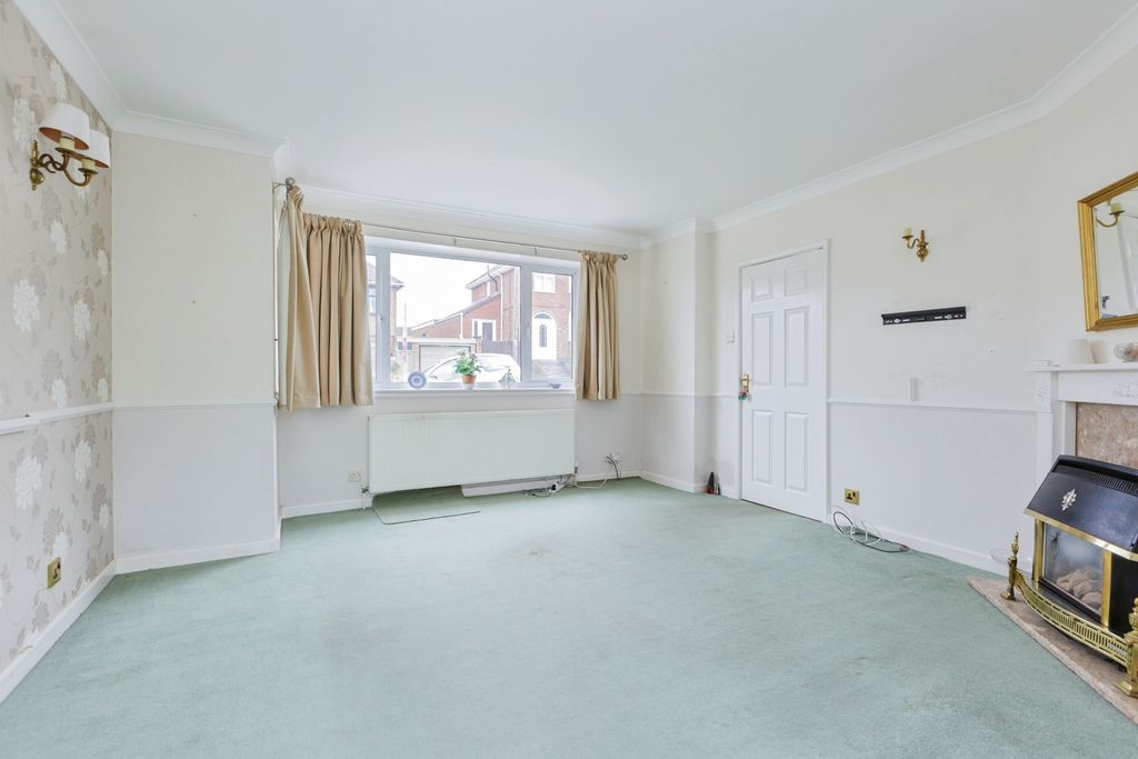Property photo 2 of 17 Photo