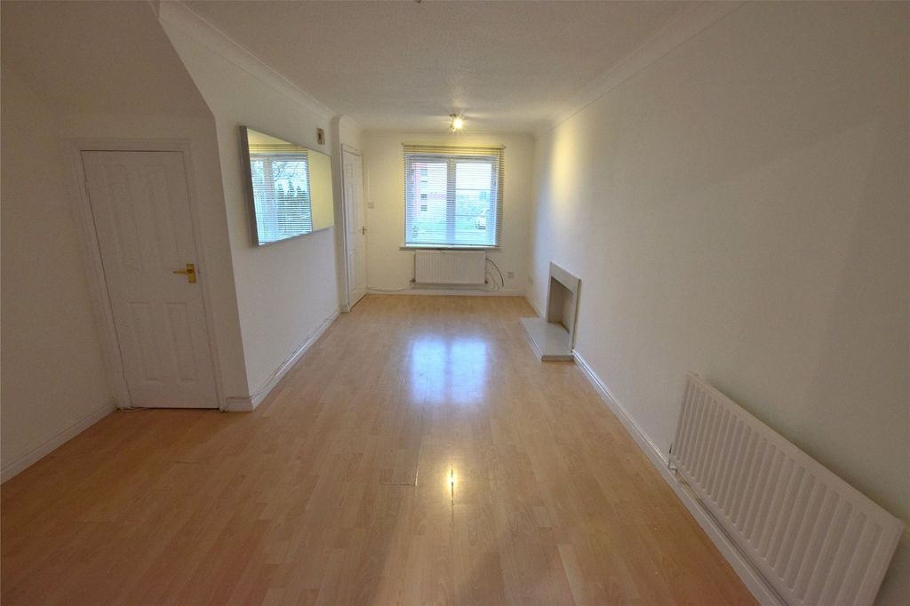 Property photo 3 of 7 Lounge