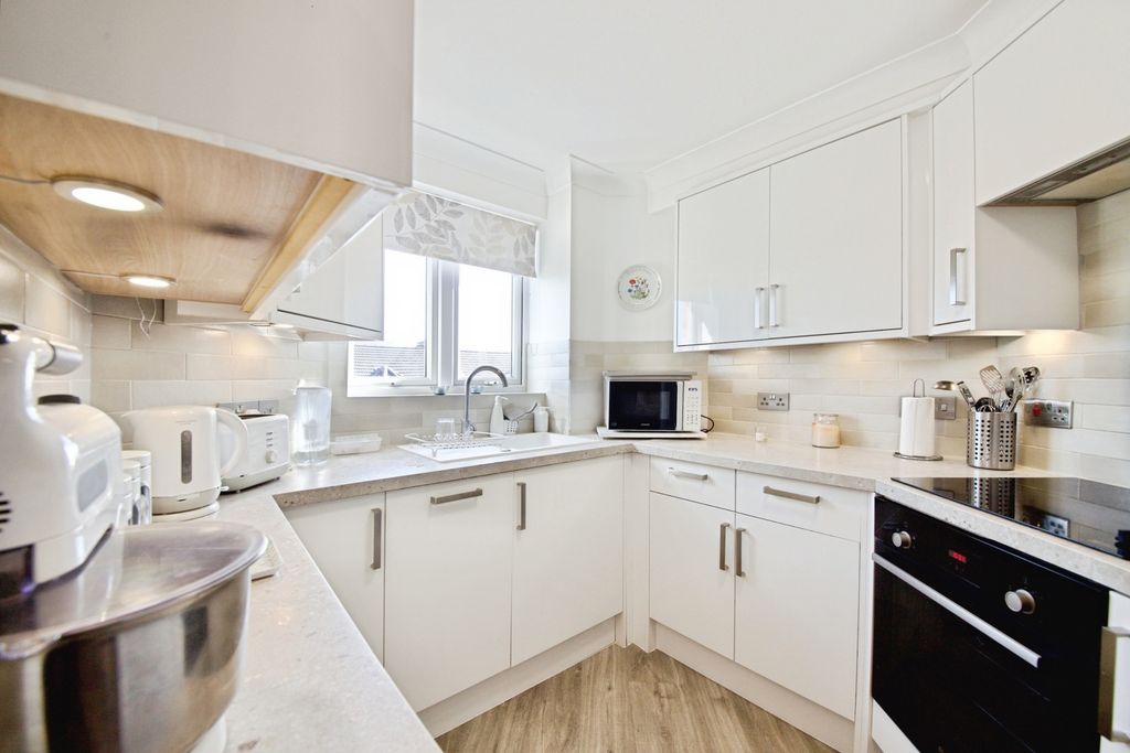 Property photo 2 of 12 Kitchen