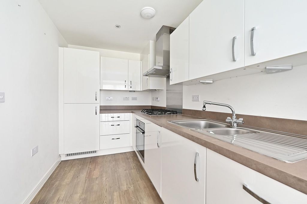 Property photo 3 of 14 Kitchen