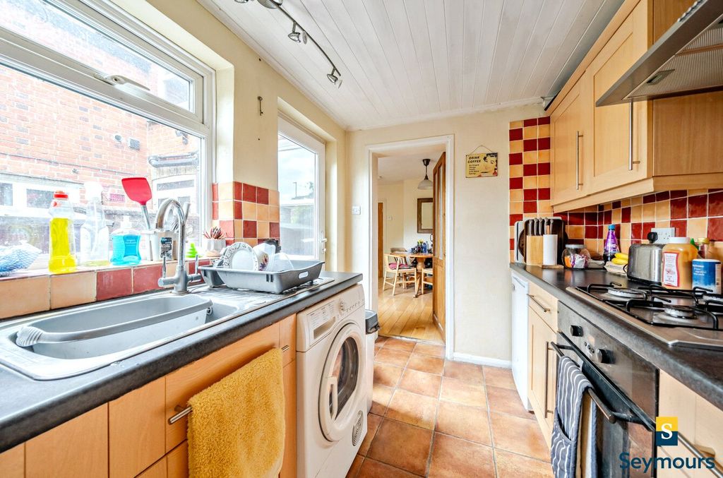 Property photo 3 of 19 Kitchen