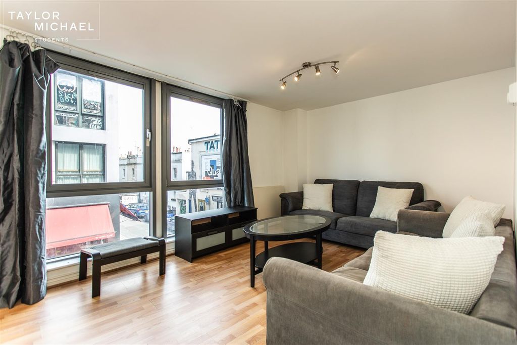 Property photo 3 of 20 Living Room