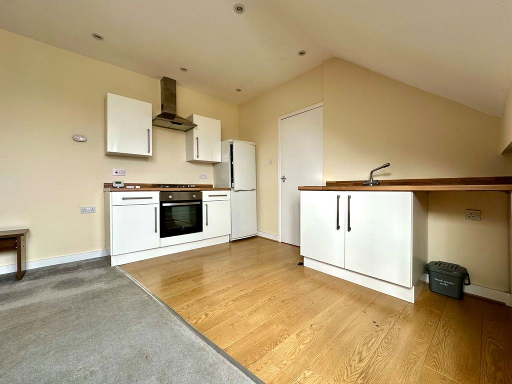 Property photo 3 of 7 Picture 3