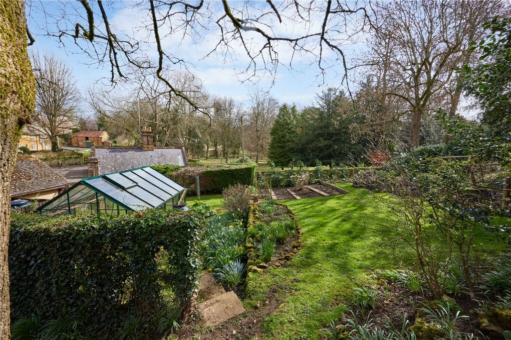 Property photo 2 of 10 Vegetable Garden