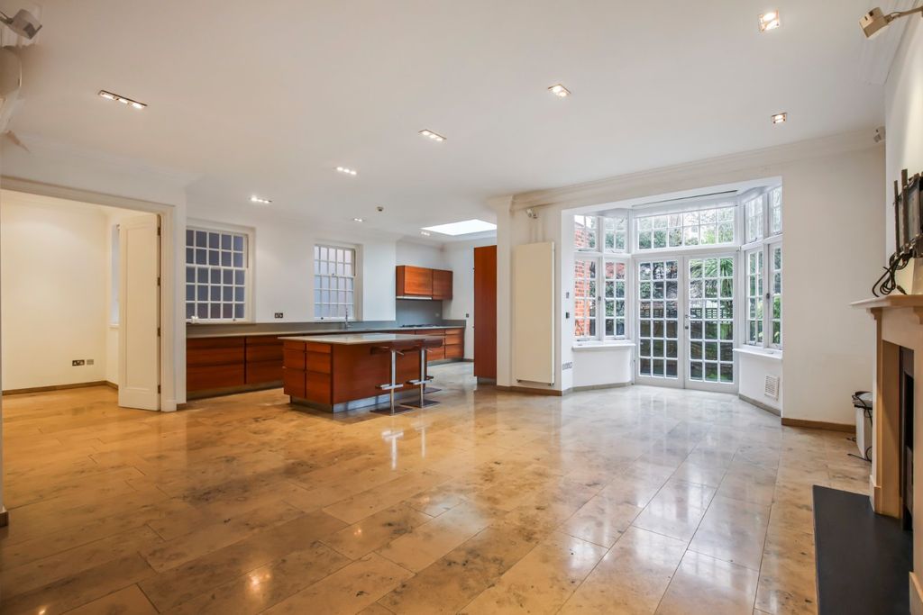 Property photo 3 of 17 Picture No. 12