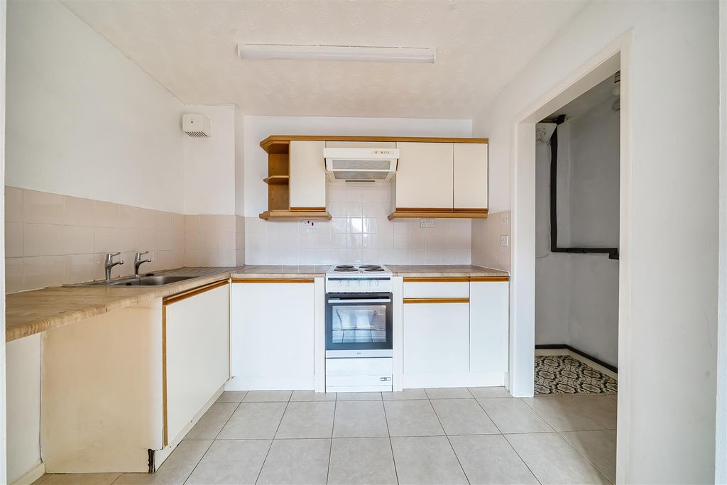 Property photo 3 of 12 Kitchen