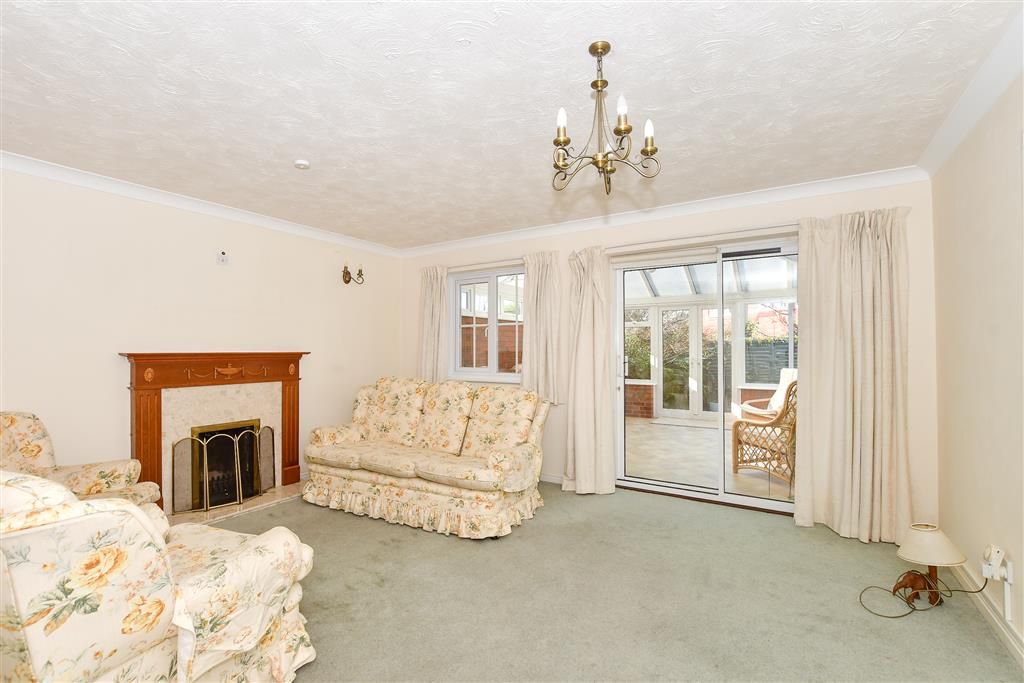 Property photo 1 of 14 Lounge