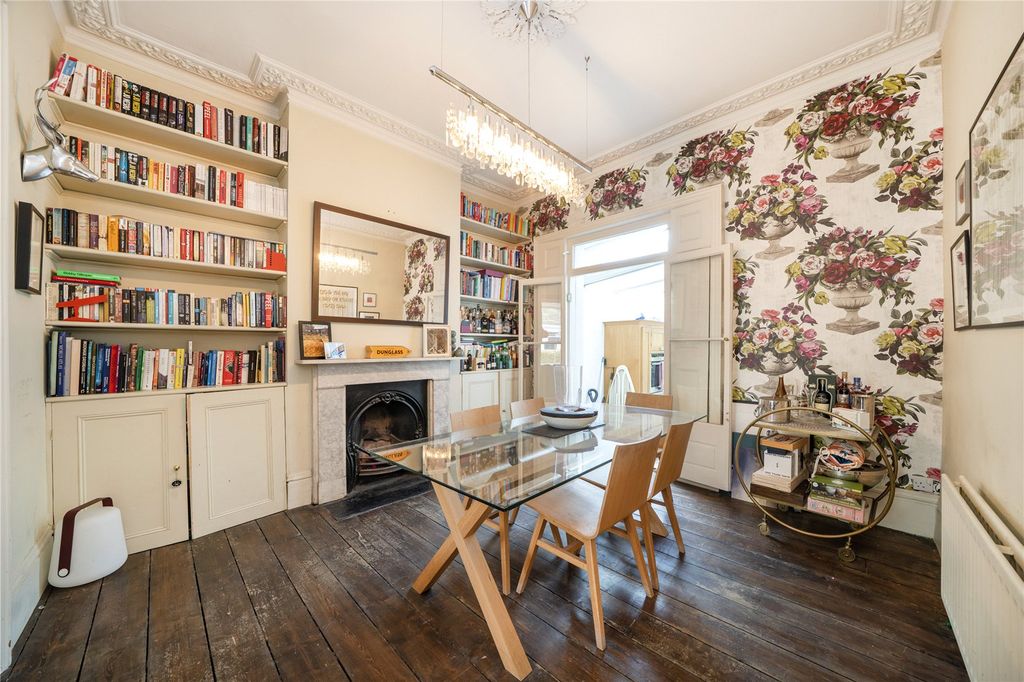 Property photo 3 of 16 Dining Room