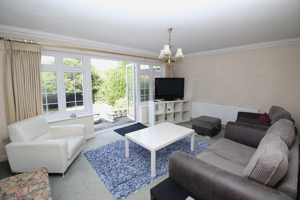 Property photo 3 of 12 Lounge