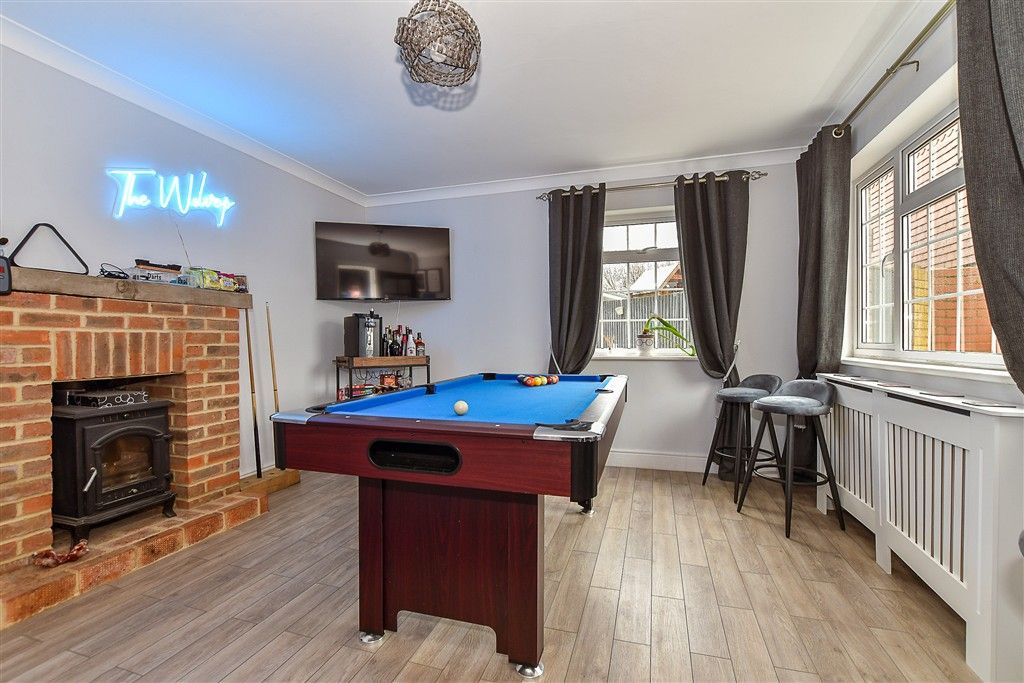 Property photo 2 of 17 Lounge