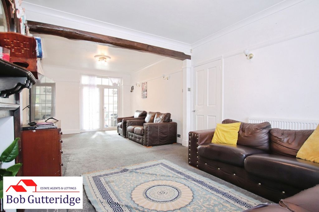 Property photo 2 of 37 Through Lounge