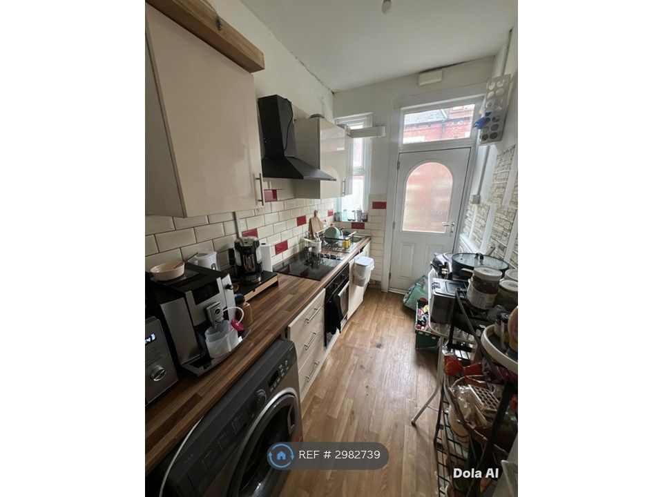 Property photo 3 of 9 Kitchen