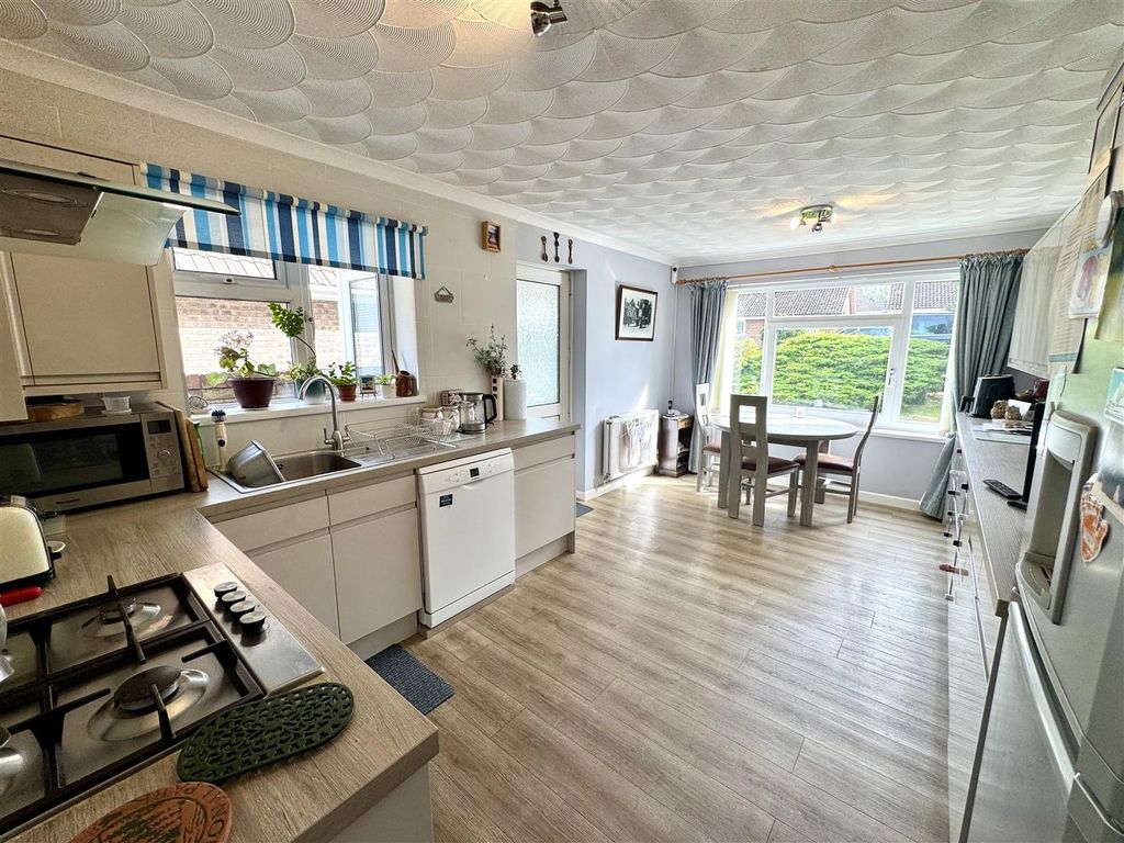 Property photo 2 of 25 Kitchen/Dining Room