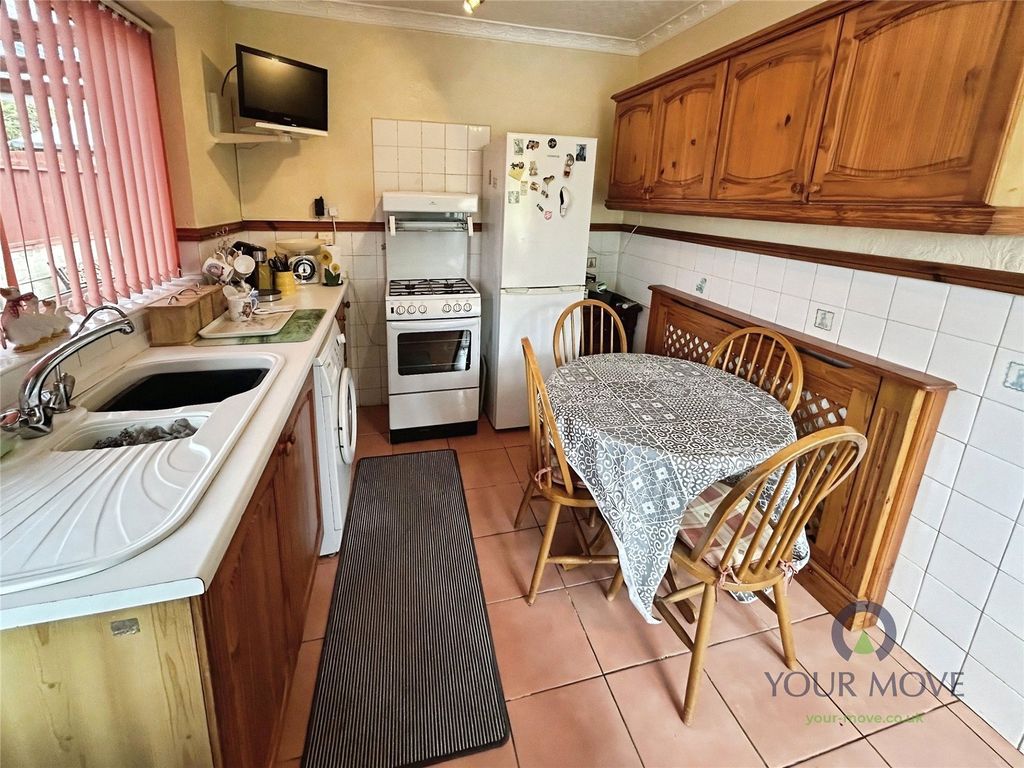 Property photo 3 of 34 Kitchen