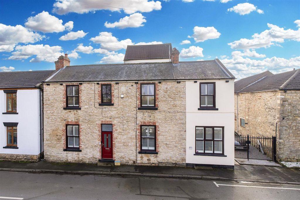 Property photo 1 of 31 Exterior