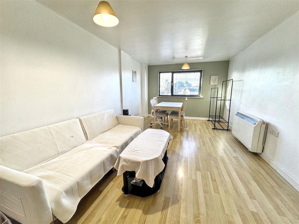 Property photo 2 of 8 Lounge