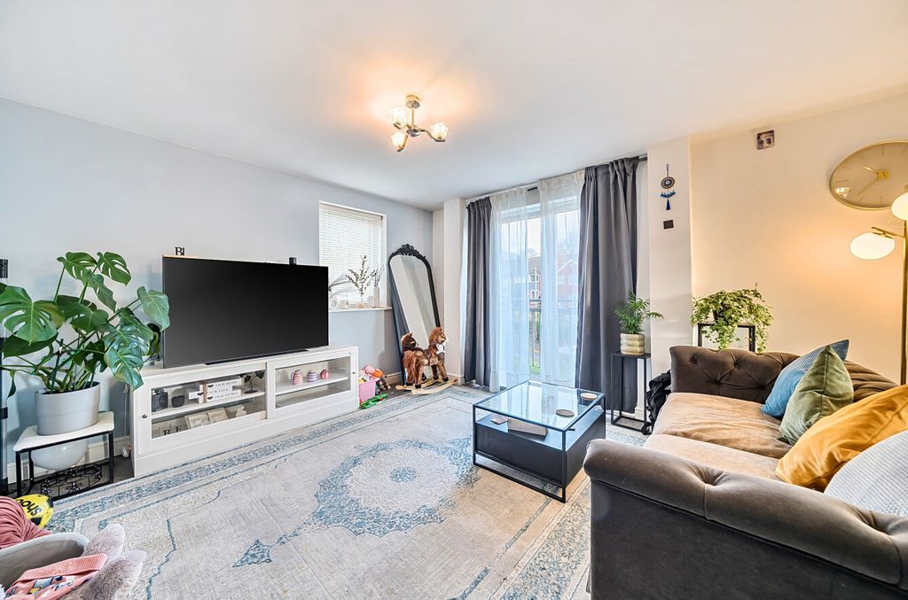 Property photo 3 of 13 1387742-12-693Add...
