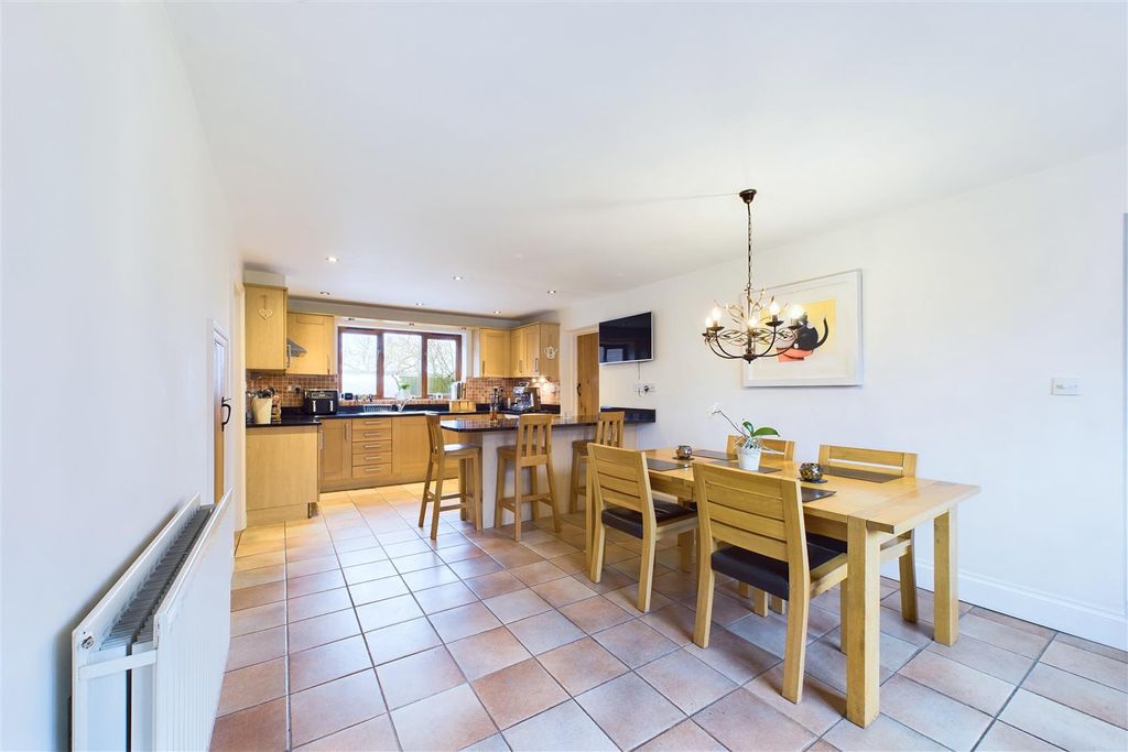 Property photo 2 of 20 Kitchen Diner