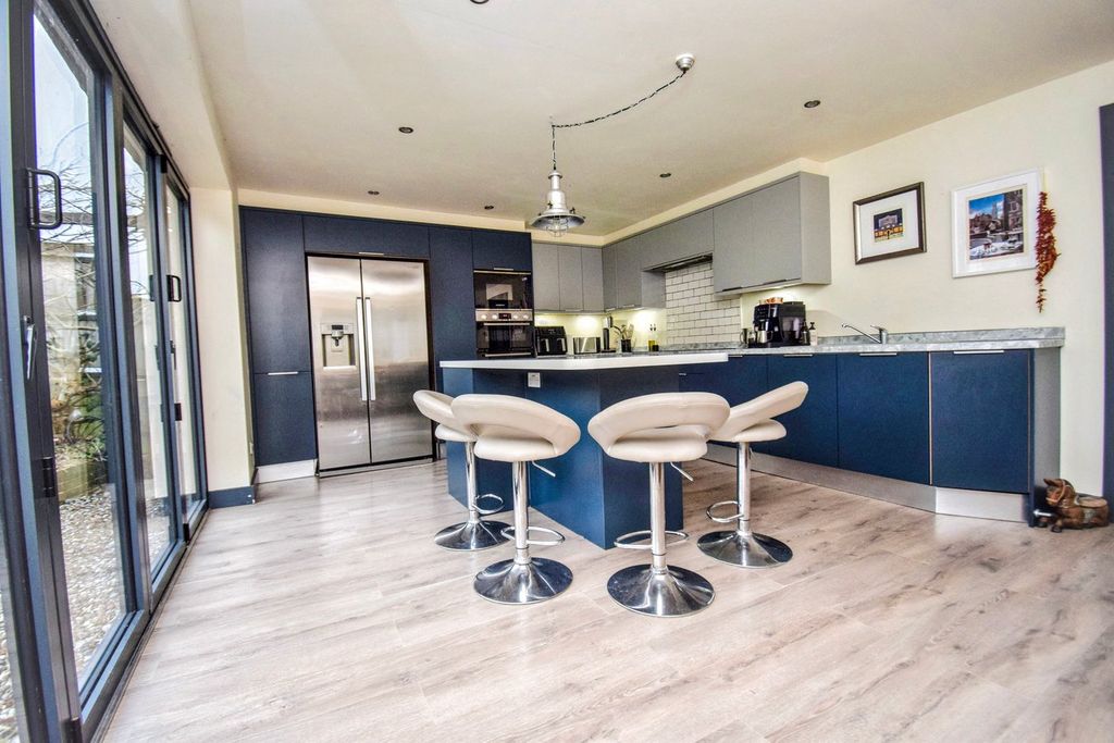 Property photo 3 of 30