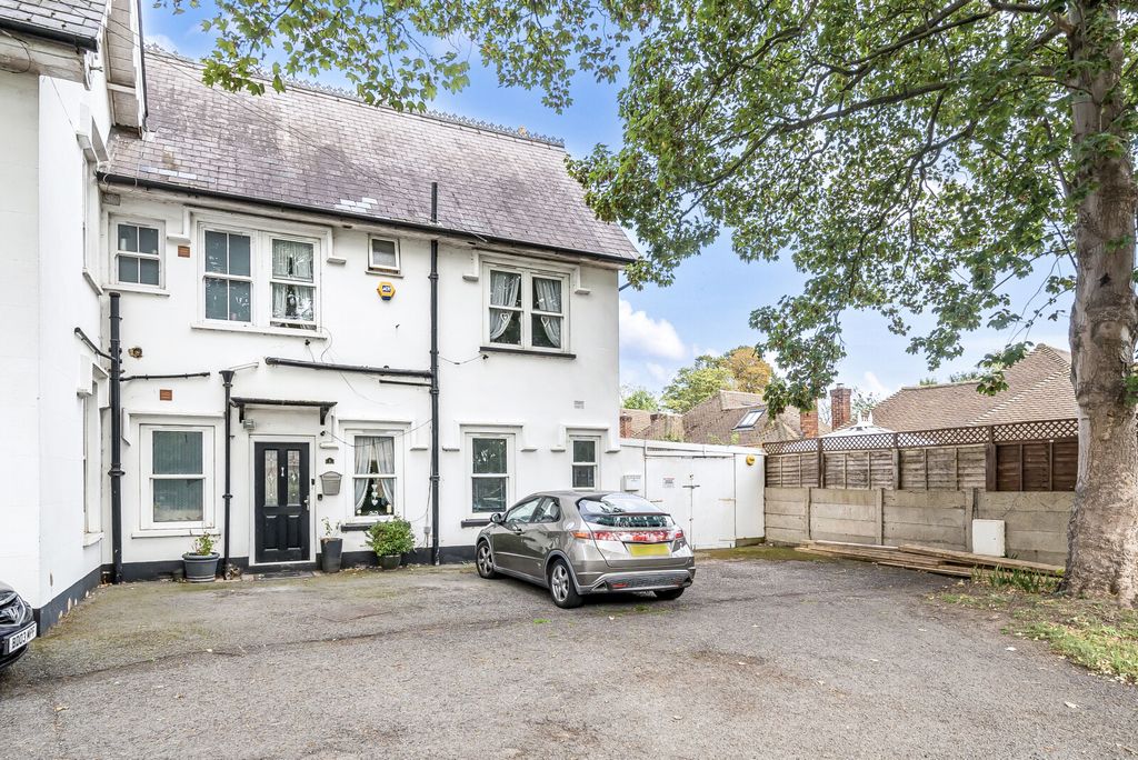 Property photo 1 of 13 1349898-1-68c05B6...