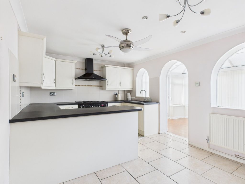 Property photo 2 of 15 4180455