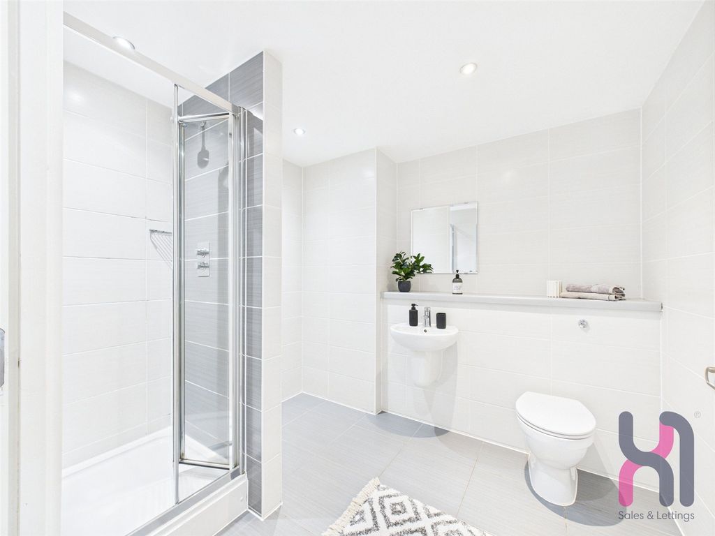 Property photo 2 of 8 Picture No. 15