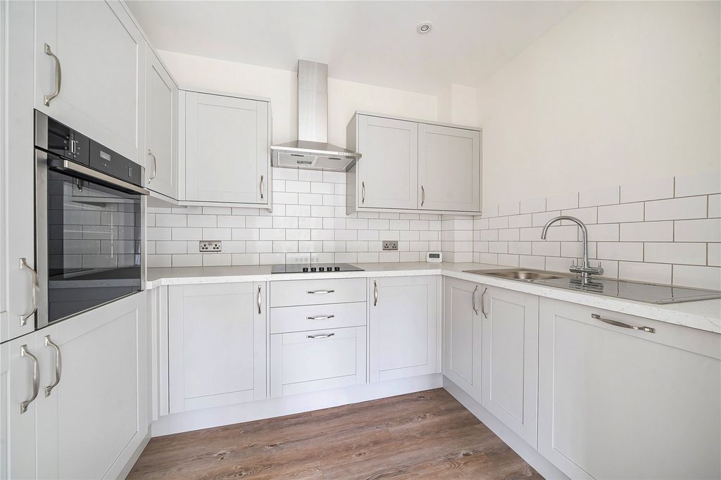 Property photo 2 of 9 Kitchen