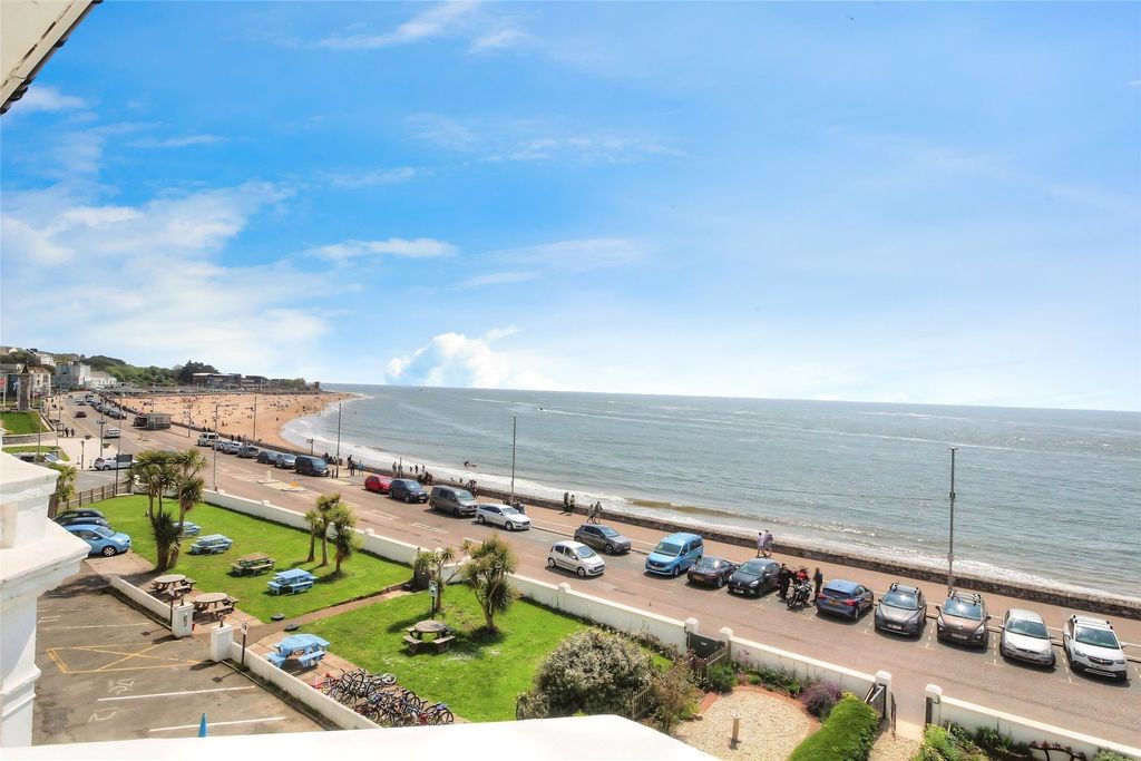 Property photo 2 of 13 Sea View