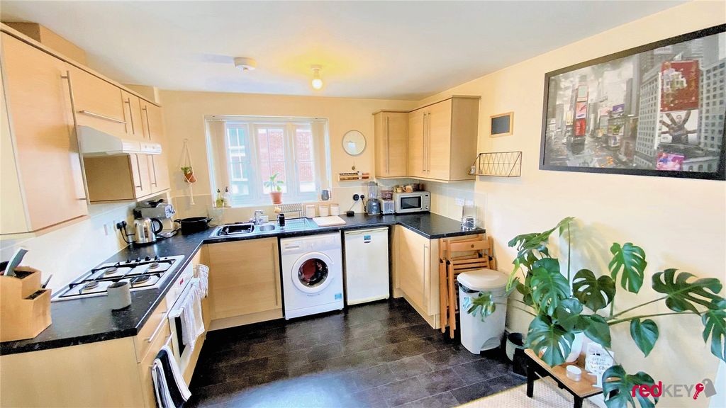 Property photo 3 of 7 Kitchen