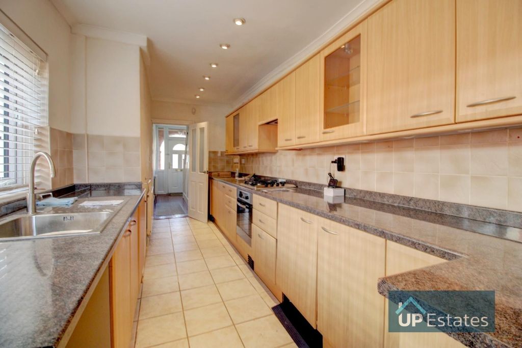 Property photo 3 of 16 Kitchen