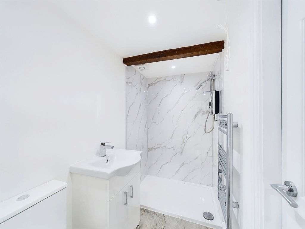 Property photo 3 of 11 Jack And Jill Ensuite
