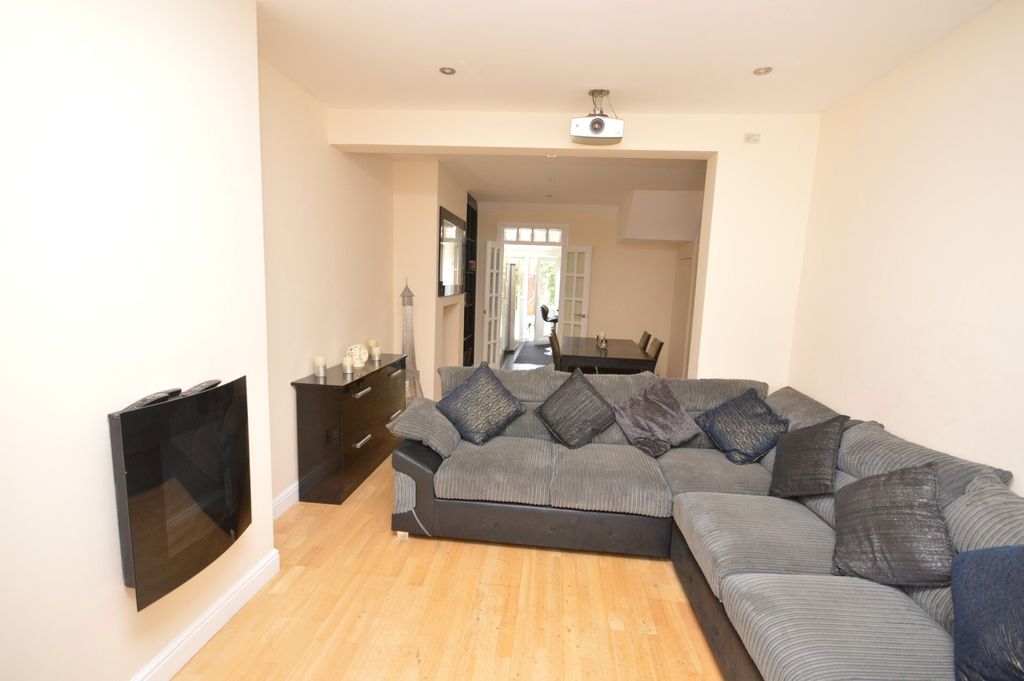 Property photo 3 of 18 3 - Picture No. 15