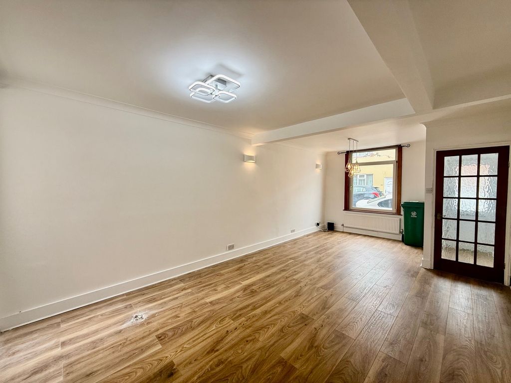 Property photo 3 of 11 Image