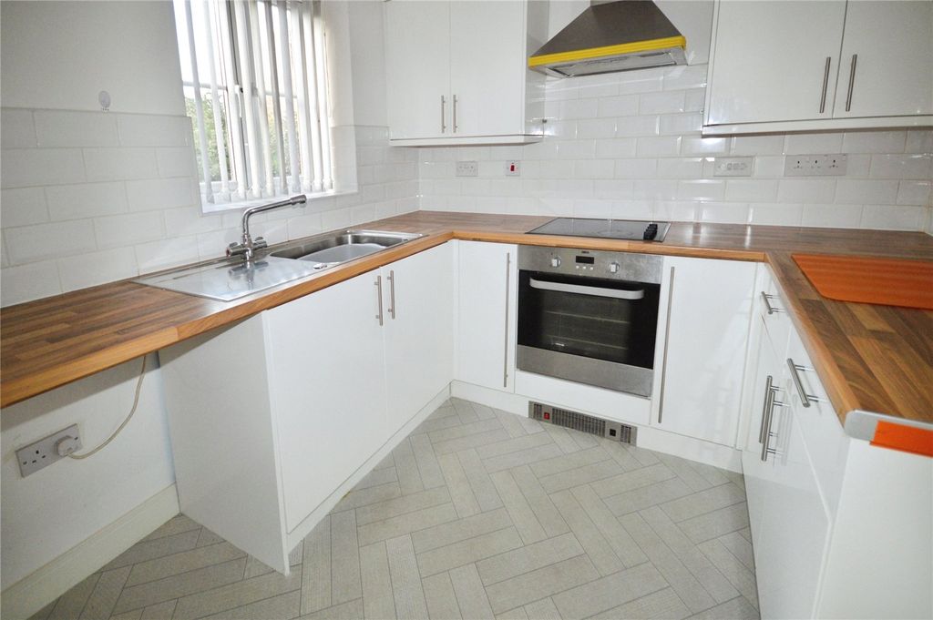 Property photo 3 of 13 Kitchen