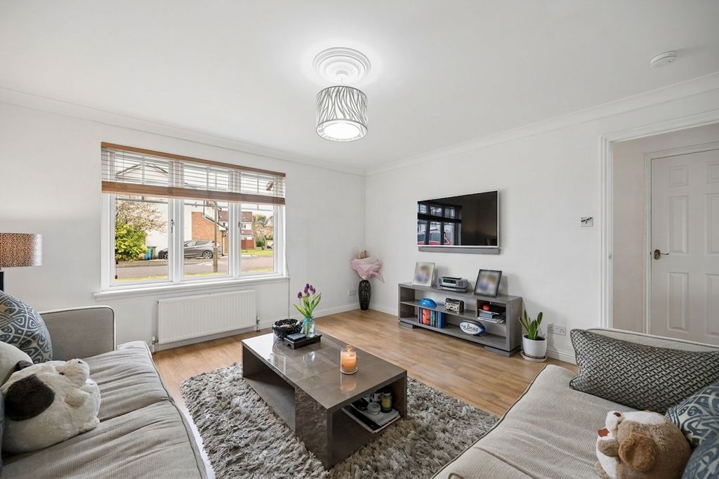 Property photo 2 of 36 Lounge