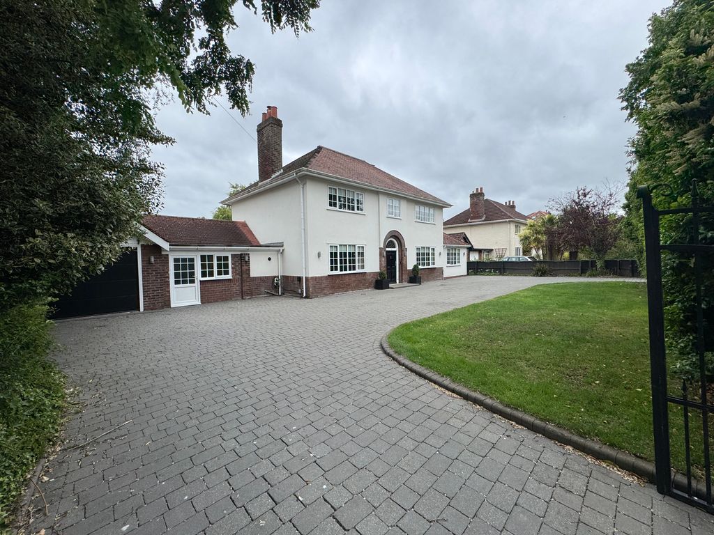 Property photo 2 of 21