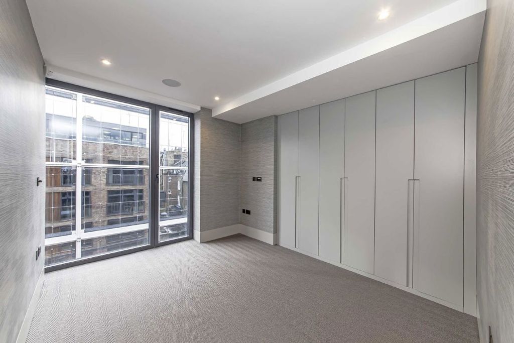 Property photo 3 of 4