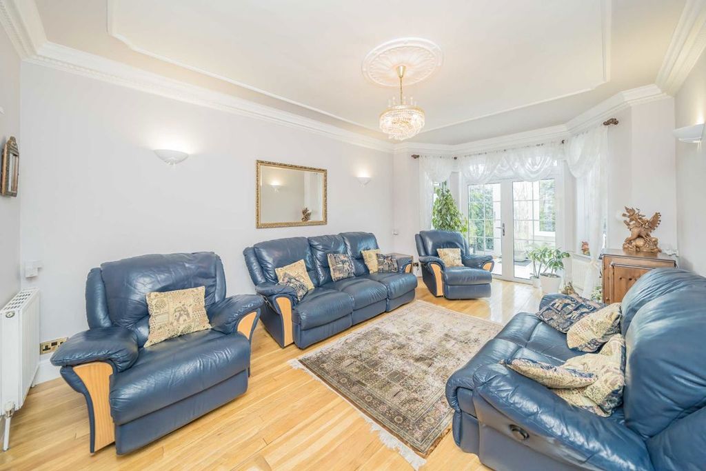 Property photo 3 of 9