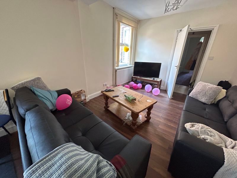 Property photo 3 of 12 Photo 6