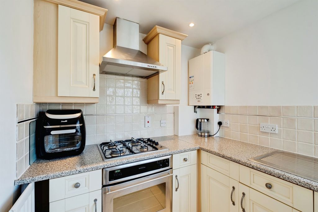 Property photo 3 of 14