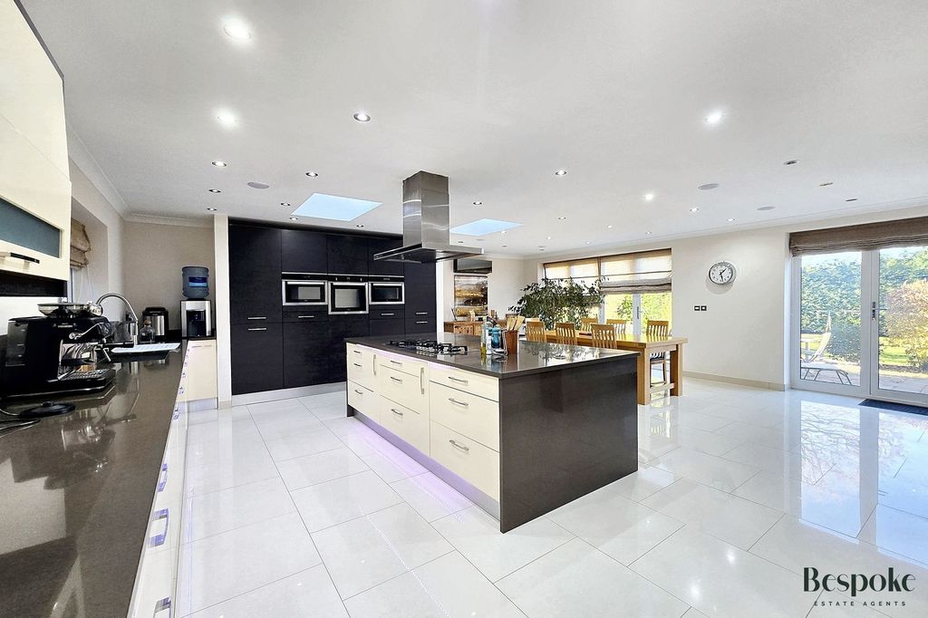 Property photo 3 of 30 Kitchen Breakfast Room