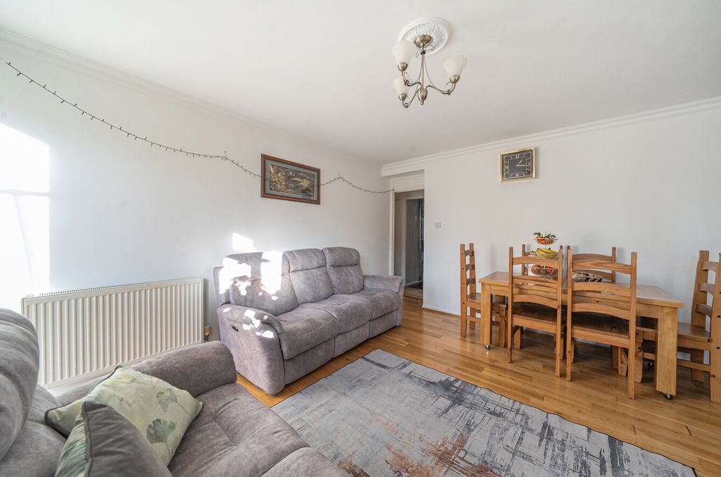 Property photo 3 of 19 1398037-16-69679d...