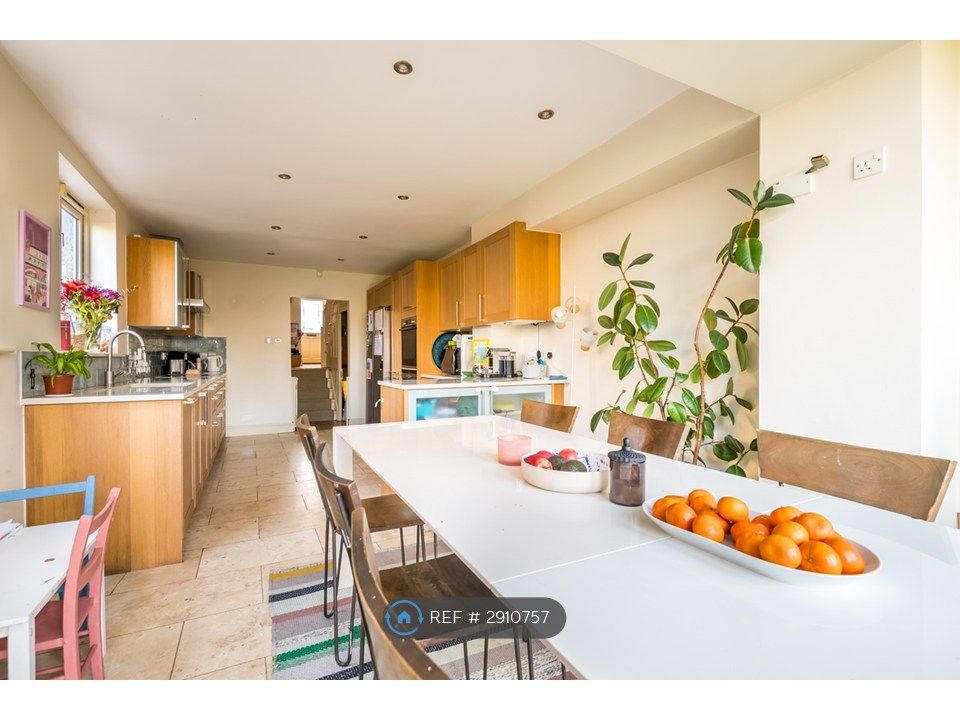 Property photo 3 of 25 Kitchen