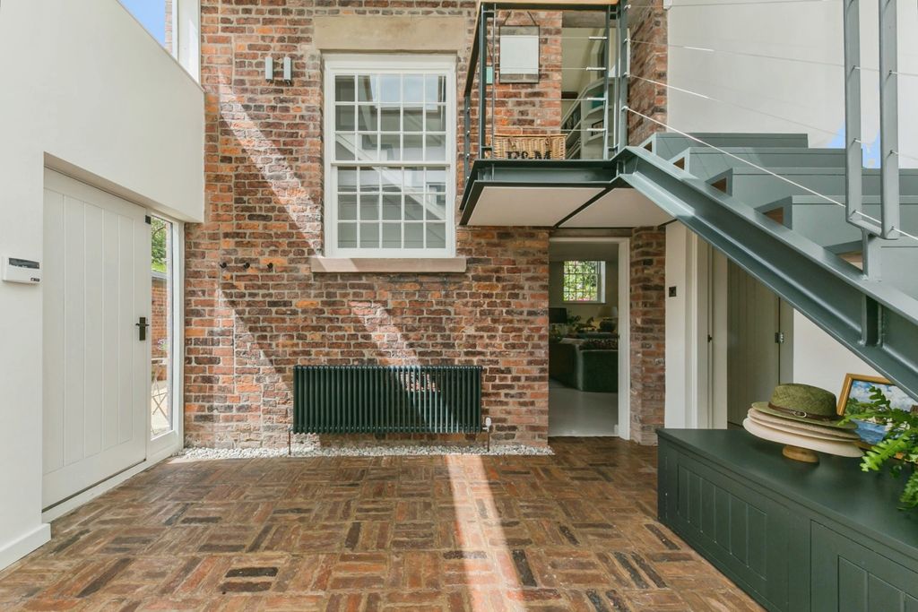 Property photo 2 of 22 Pbox-Img.Jpg