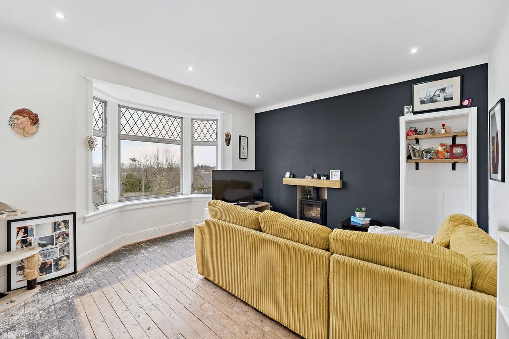 Property photo 2 of 21