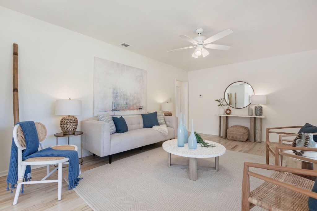 Property photo 3 of 10 <Alttext/>