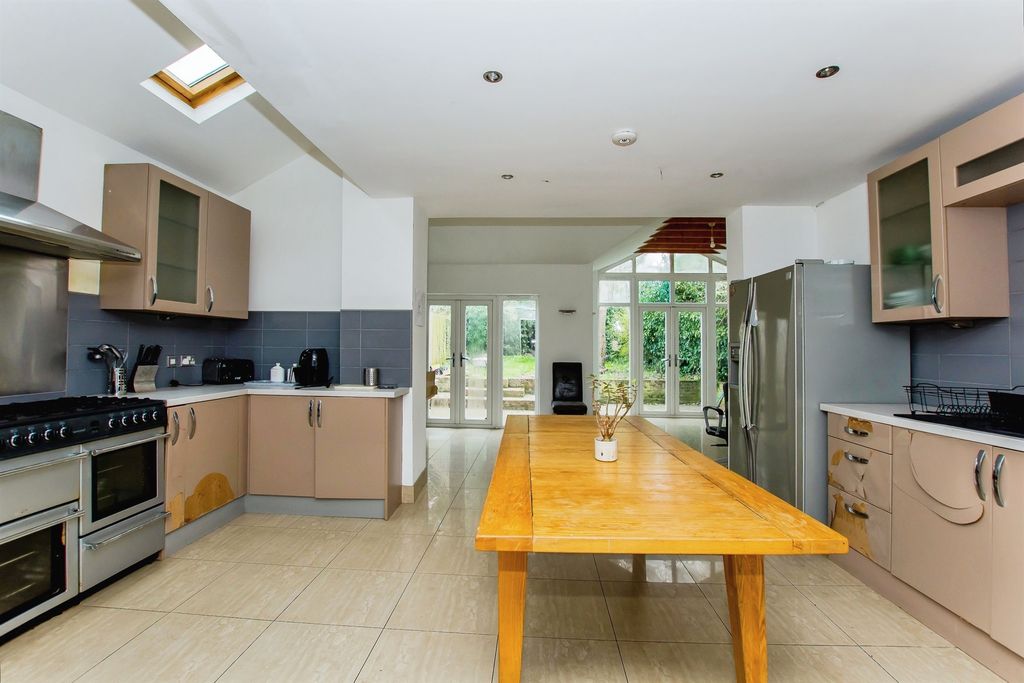 Property photo 2 of 22